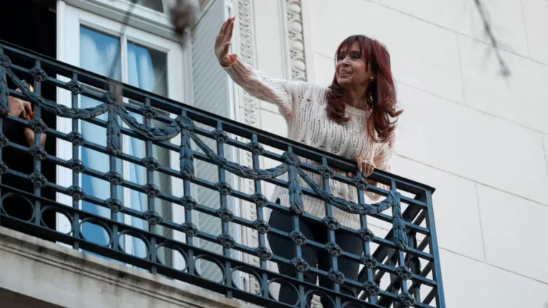 Causa Vialidad: refuerzan controles para evitar que Cristina Fernández salga del país