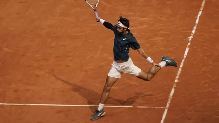 Roland Garros: Musetti golpeó a una jueza de línea
