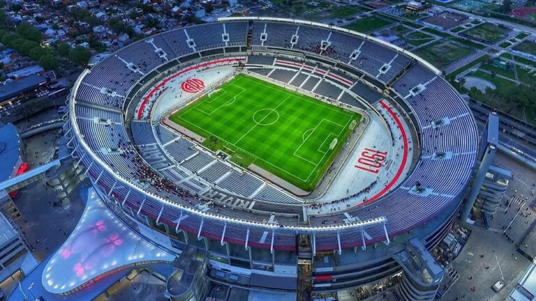 Argentina se encuentra en el Monumental para recibir a Colombia