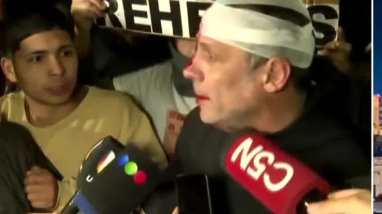 Incidentes y encapuchados en el acto de Milei