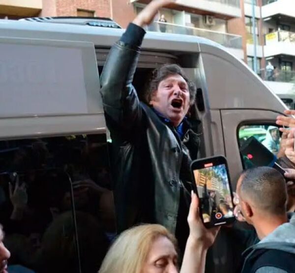 Milei cierra campaña en Rosario